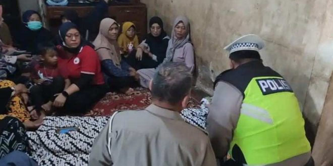 Rasmini meninggal dunia klarena disambar truk tanah di Kenten, Palembang, Kamis (20/6/2024). Foto: Sumselheadline/Ela.