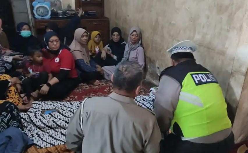 Rasmini meninggal dunia klarena disambar truk tanah di Kenten, Palembang, Kamis (20/6/2024). Foto: Sumselheadline/Ela.