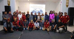 Sekda Palembang, Ratu Dewa bersama para seniman Palembang. Foto: Sumselheadline/Pitria.
