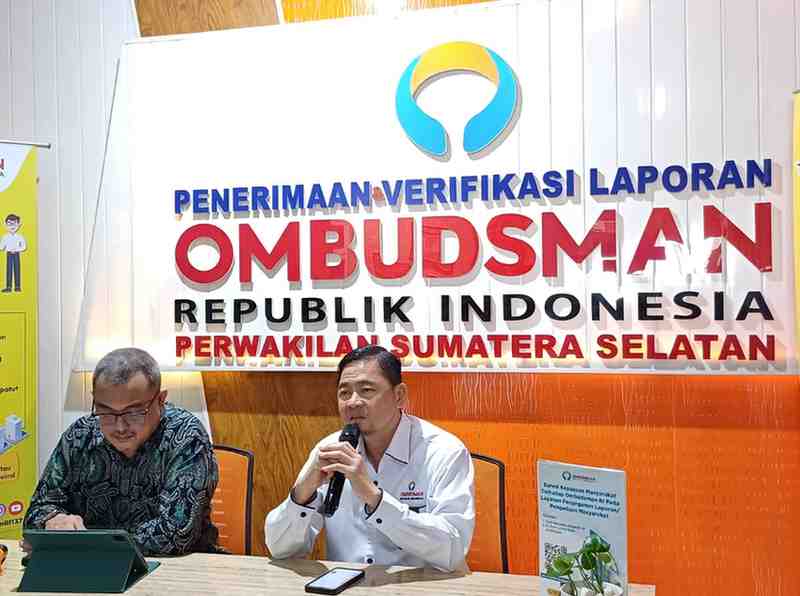 Kepala Ombudsman Perwakilan Sumsel M Adrian Agustiansyah yang memberikan keterangan pers, Jumat (28/6/2024). Foto: Sumselheadline/Pitria.