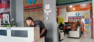 Suasana di Obusdman Perwakilan Sumsel yang meminta keterangan sejumlah kepala SMAN di Palembang, Kamis (20/6/2024). Foto: Sumselheadline/P{itria.