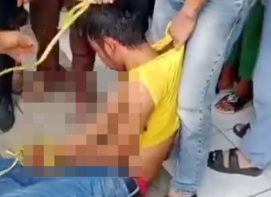 Pencuri hanphone yang babak belur dihajar massa. Foto: screenshot medsos.