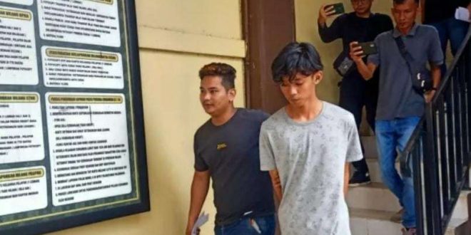 RV, remaja Palembang, dibekuk polisi karena membawa kabur dan memperkosa gadis dibawa umur, Senin (10/6/2024). Foto: Sumselheadline/Ela.