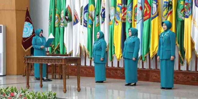 Ketua TP PKK Pusat Tri Tito Karnavian Lantik Melza Ayu Rahminia Elen Setiadi Sebagai Pj Ketua TP PKK Sumsel, Senin (25/6/2024). Foto: Hmas Pemprov Sumsel.