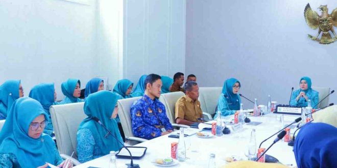 TP PKK Muba rapat sinkronisasi program kerja PKK dengan Dinas dan Instansi Terkait, Senin (3/6/2024) di Ruang Rapat Guest House Griya Bumi Serasan Sekate. Foto: Kominfo Muba.