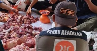 Suasana penotongan daging kurban oleh kader PKS Kota Palembang. Foto: Dok PKS Sumsel.