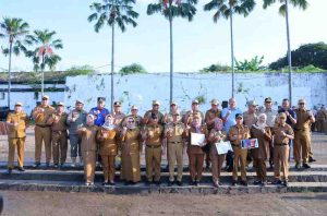 Pj Walikota Palembang, Ratu Dewa bersama sejumlah ASN yang berulang tahun pada Senin, 10 Juni 2024. Foto: Kominfo Palembang.