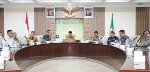 Sekda Muba, Apriyadi bersama Forkomfinda menggelar rapat tentang tercmarnya Sungai Dawas oleh sumur minyak, Rabu (26/6/2024). Foto: Kominfo Muba.