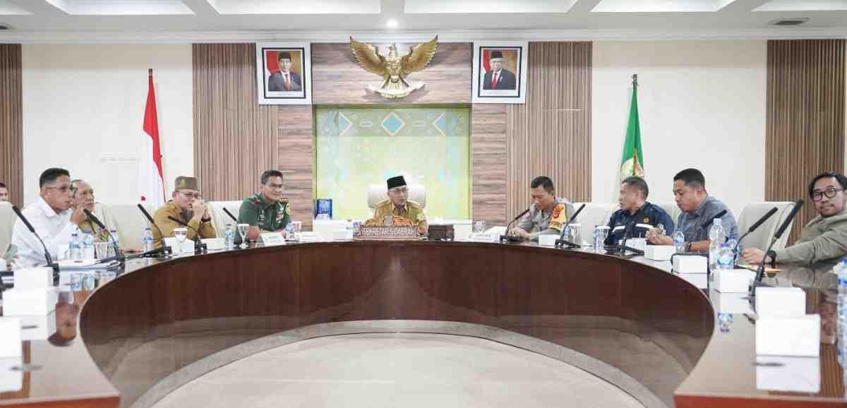 Sekda Muba, Apriyadi bersama Forkomfinda menggelar rapat tentang tercmarnya Sungai Dawas oleh sumur minyak, Rabu (26/6/2024). Foto: Kominfo Muba.