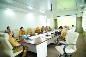 Pj Bupati Muba, Sandi Fahlepi mengikuti rapat pengendalian inflasi daerah, Senin (24/6/2024). Foto: Kominfo Muba.