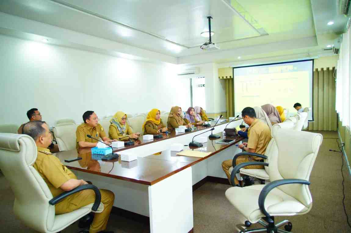 Pj Bupati Muba, Sandi Fahlepi mengikuti rapat pengendalian inflasi daerah, Senin (24/6/2024). Foto: Kominfo Muba.