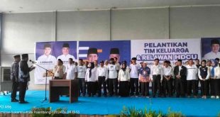 Bakal Calon Gubernur Sumsel H.Herman Deru saat melantik 52 Tim Keluarga dan Relawan HDCU bertempat di Kantor DPW Nasdem, Minggu (9/6/2024). Foto:Dok Tim HDCU.