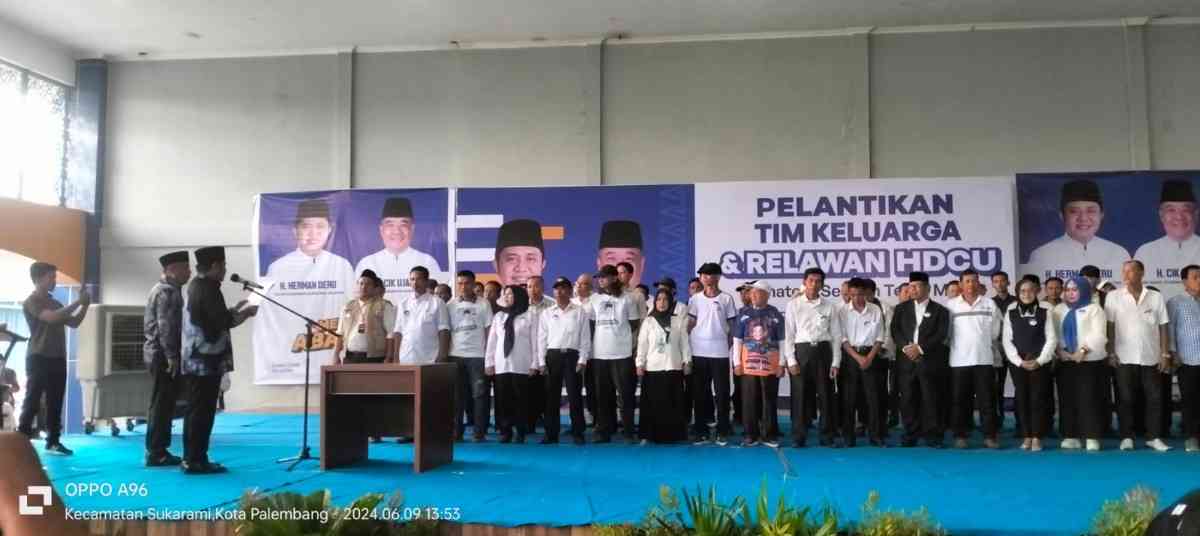 Bakal Calon Gubernur Sumsel H.Herman Deru saat melantik 52 Tim Keluarga dan Relawan HDCU bertempat di Kantor DPW Nasdem, Minggu (9/6/2024). Foto:Dok Tim HDCU.