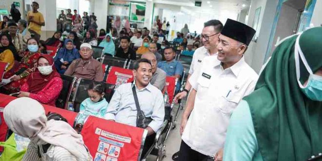 Sekda Muba, Apriyadi melihat langsung pelayanan kesehatan di RSUD Sekayu, Rabu (19/6/2024). Foto: Kominfo Muba.