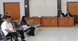 Bambang Gusriandi dan Mirdayani, tedakwa kasus korupsi pengelolaan dana Korpri Banyuasin di sedang PN Palembang, Kamis (20/6/2024). Foto: Sumselheadline/Ela.