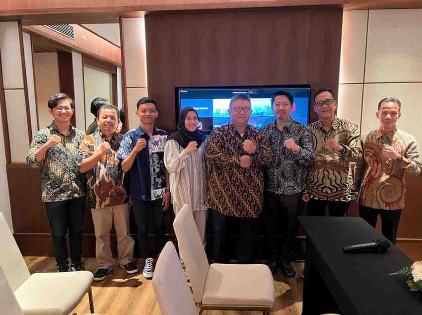 Sekretaris Dinkominfo Daud Amri, SH bersama tim Evaluasi Implementasi Program Kota Cerdas (Smart City) Tahap I Tahun 2024 di Bali, Kamis (27/6/2024). Foto: Kominfo Muba.
