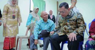 Penjabat Walikota Palembang, Dr A Damenta saat membuka bakti sosial pemeriksaan kesehatan gratis yang digelar RS Bari, Jumat (28/6/2024). Foto: Kominfo Palembang.