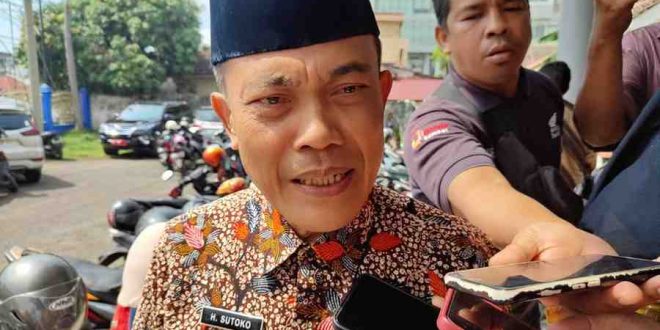 Plh Kadisdik Sumsel, Sutoko yang diwawancarai wartawan, Jumat (28/6/2024). Foto: Sumselheadline/Pitria.