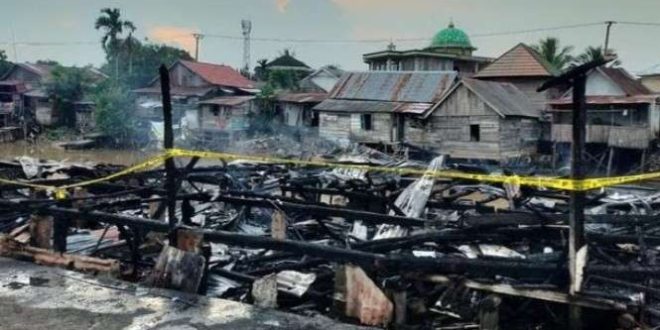 Puing-puing sebuah rumah terbakar di Kelurahan Kemas Rindo Kecamatan Kertapati, Palembang, Jumat (14/6/2024), Foto: Dok Polsek Kertapati.