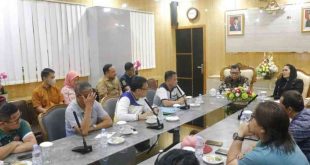 HJ Yeni, pemilik WC umum lair di kawasan Pasar 16 Ilir Palembang, beraudiensi dengan Walikota Palembang, Jumat (21/6/2024). Foto: Sumselheadline/Pitria.