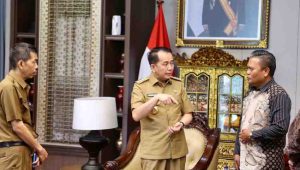 Direktur Utama PT Ayo Media Network Hardiansyah saat bersilaturrahim ke Pj Gubernur Sumsel, Agus Fatoni di Griya Agung, Palembang, Selasa (11/6/2024). Foto: Humas Pemprov Sumsel.