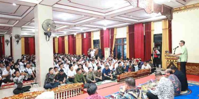 Sekda Palembang, Ratu Dewa saat pertemuand engan ara guru, Kamis (4/7/2024). Foto: Sumselheadline/Pitria.