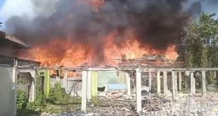 Dua rumah dan dua bedeng di Jalan Hamzah Kuncit, RT 05 RW 01, Kelurahan Tuan Kentang, Kecamatan Jakabaring Kota Palembang diamuk si jago merah, Kamis (18/7/2024). Foto: screenshot medsos.