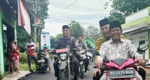 Sekda Muba, Apriyadi menaiki motor bersama puluhan Tokoh Masyarakat dan Perangkat Desa Teluk Kijing Kecamatan Lais Kabupaten Muba, Selasa (9/7/2024). Foto: Kominfo Muba.