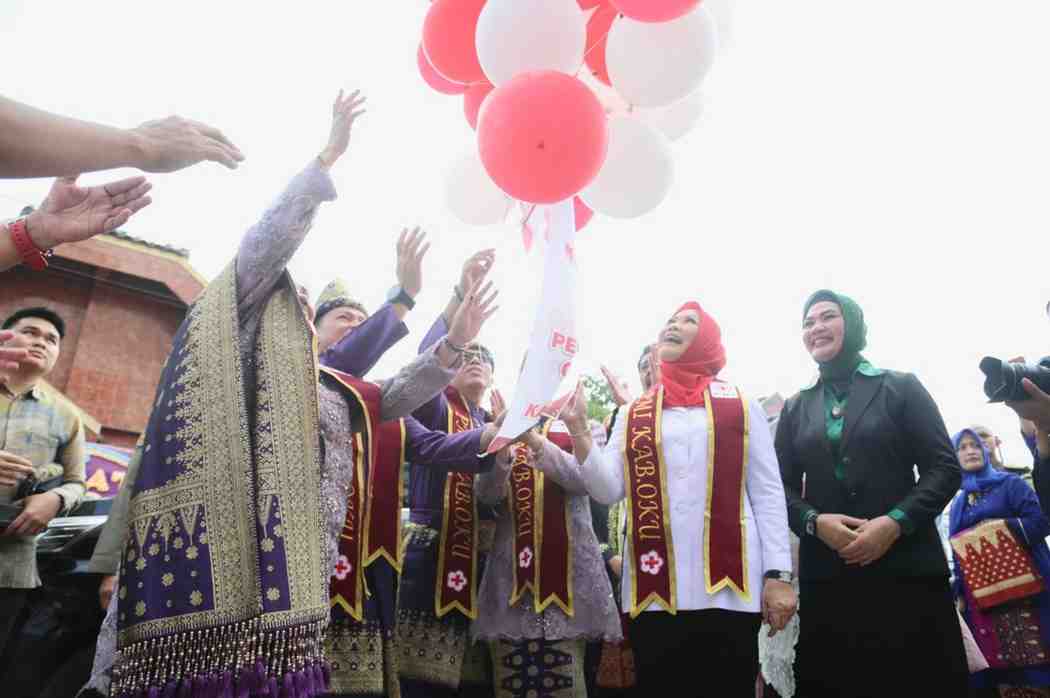 Pj Gubernur Sumsel, Elen Setiadi meresmikan gedung Palang Merah Indonesia (PMI) Kabupaten Ogan Komering Ulu (OKU), Senin (29/7/2024) siang. Foto: Humas Pemprov Sumsel.