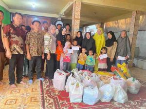 Dinas Kesehatan Kabupaten Musi Banyuasin berbagi sembako kepada Panti Asuhan El-Nusa Sekayu. Foto: Kominfo Muba.