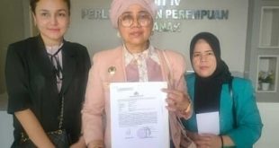 Tim dari Kantor Hukum Dr Hj Nurmalah,SH,MH usai melapor kasus bullying di sebuah SD di Palembang, Rabu (3/7/2024). Foto: Sumselheadline/Ela.