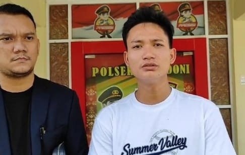 Zaky ditemui awak media usai melapor ke Polsek Kalidoni, Palembang, Selasa (16/7/2024). Foto: Sumsellheadline/Ela.