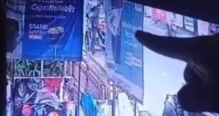 Tampak seorang pria menggunakan bentor mencuri di sebuah warung. Foto: screenshoot medsos.