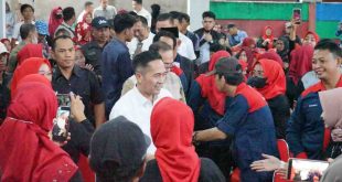 Sekda Palembang, Ratu Dewa saat hadir di Jalan Sukarela Jalan Batujajar Kelurahan Sukajaya Kecamatan Sukarami bersama Komisi Kesetaraan Perempuan Indonesia (K2PI) Provinsi Sumatera Selatan, Rabu (3/7/2024). Foto: Kominfo Palembang.