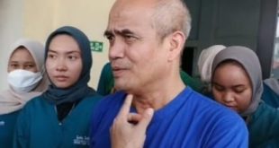 Dokter Indra, bagian forensik RS Bhayangkara Mohc Hasan yang melakukan otopsi atas tewasnya seorang napi di Lapas Merah Matah, Palembang, Kamis (18/7/2024). Foto: Dok Polisi.