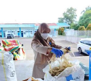Produk gelembung ikan asal Sumsel yang akan diekspor ke sejumlah kota di Indonesia, Kamis (25/7/2024). Foto: Sumselheadline/Pitria.