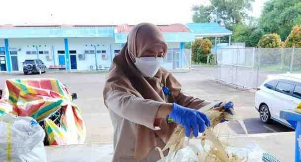 Produk gelembung ikan asal Sumsel yang akan diekspor ke sejumlah kota di Indonesia, Kamis (25/7/2024). Foto: Sumselheadline/Pitria.