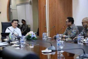Pj Gubernur Sumsel, Eelen Setiadi saat menerima audiensi  Kepala Balai Besar Wilayah Sungai Sumatera (BBWSS) VIII, Feriyanto Pawenrusi, Rabu (3/7/2024). Foto: Humas Pemprov Sumsel.