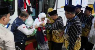 Suasana penerimaan jemaah haji kloter 12 di Asrama Haji Palembang, Minggu (7/7/2024) malam. Foto: Sumselheadline/Pitria.