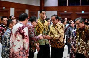 Pj Gubernur Sumsel, Elen Setiadi bersama Presiden Jokowi di Jakarta, Senin (8/7/2024). Foto: Humas Pemprov Sumsel.