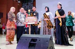 Abid Afizerahman dan Alenzi Fhininca yang terpilih menjadi Duta Kestiakawanan Sosial Muba 2024, Senin (1/7/2024) malam. Foto: Kominfo Muba.