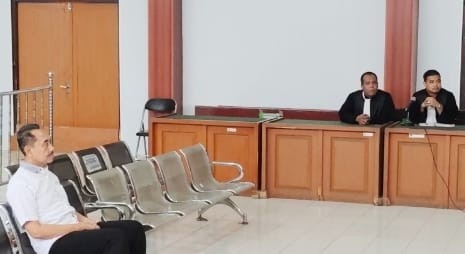 Mantan Kabid SMA Disdik Provinsi Sumsel, Joko Edi Purwanto saat mengikuti sidang di PN Tipikor Palembang, Kamis (11/7/2024). Foto: Sumselheadline/Ela.