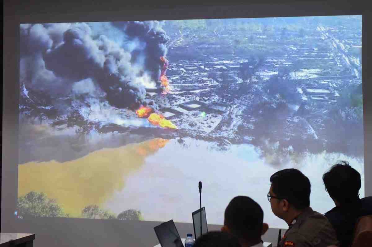 Para peserta rapat rencana pembentukan Satgas Ilegal Migas, yang melihat vidio kebakaran sumur minyak di Muba, Rabu (24/7/2024). Foto: Kominfo MUba.