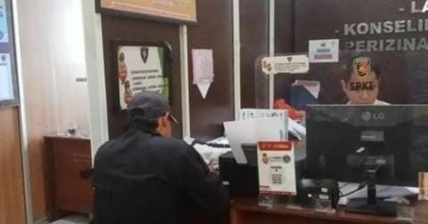 Muhammad Devi Winata (45), warga Kecamatan Kemuning, Kota Palembang melapor ke SPK Terpadu Polrestabes Palembang, Rabu (17/7/2024). Foto: Sumselheadline/Ela.