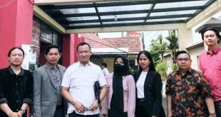 Kuasa hukum korban dan tim, Redho Junaidi SH (baju putih). Foto: Sumselheadline/Ela.