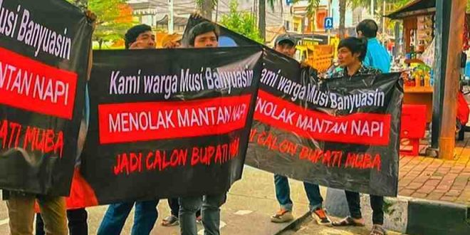 Sejumlah warga asal Muba melakukan aksi di depan DPP Gerindra, Jakarta, menuntut komitman Prabowo tak mencalonkan kepala daerah dari mantan koruptor, Rabu (10/7/2024). Foto: IST/Dok FMPB)