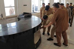 Pj Walikota Palembang, A Damenta saat mengunjungi Gedung Kuto Besak Theater Restaurant (KBTR), Selasa (30/7/2024). Foto: Kominfo Palembang.