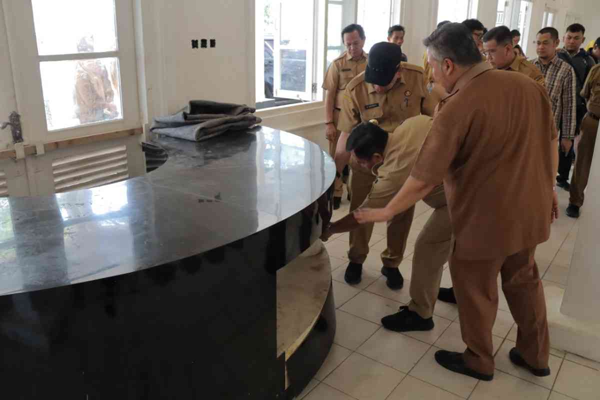 Pj Walikota Palembang, A Damenta saat mengunjungi Gedung Kuto Besak Theater Restaurant (KBTR), Selasa (30/7/2024). Foto: Kominfo Palembang.