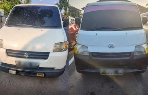 Dua mobil yang mengangkut 37 ribu bayi lobtster. Foto: Dok Polisi.