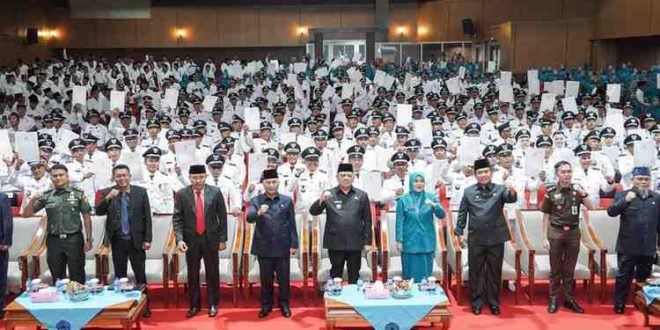 Ratusan Kades di Muba dilakukan pengukuhan perpanjangan massa jabatan, Rabu (17/7/2024). Foto: Kominfo Muba.